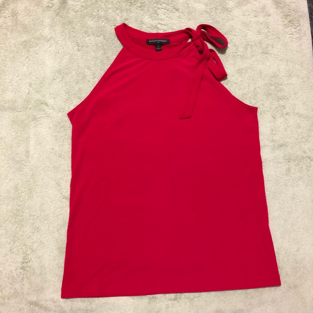Women’s sleeveless red top